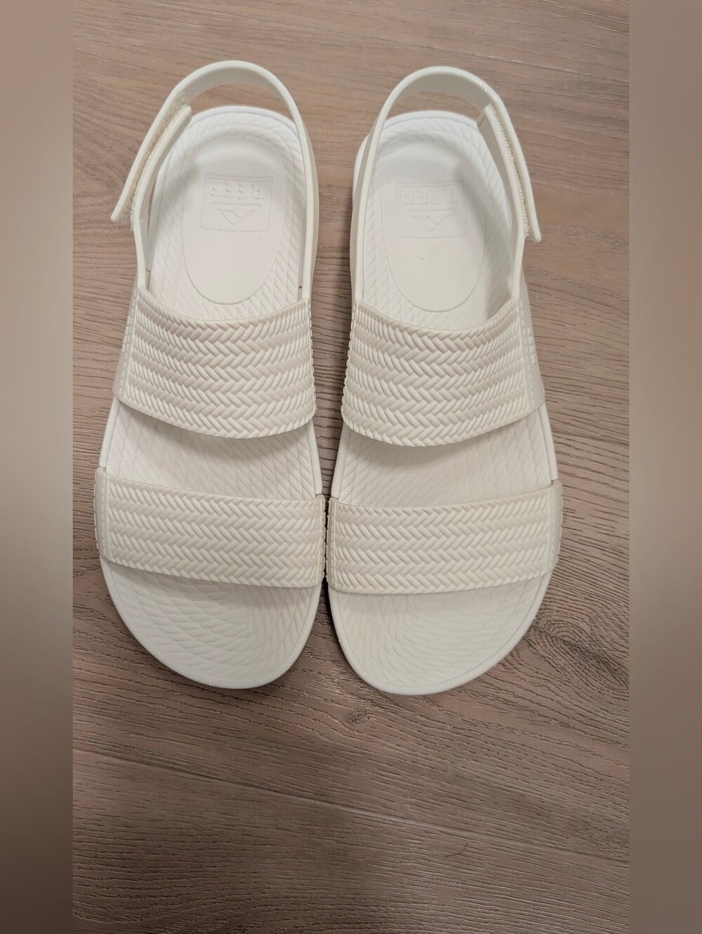 Reef Waterproof Women’s White Braided Strap Sandals US 7.5